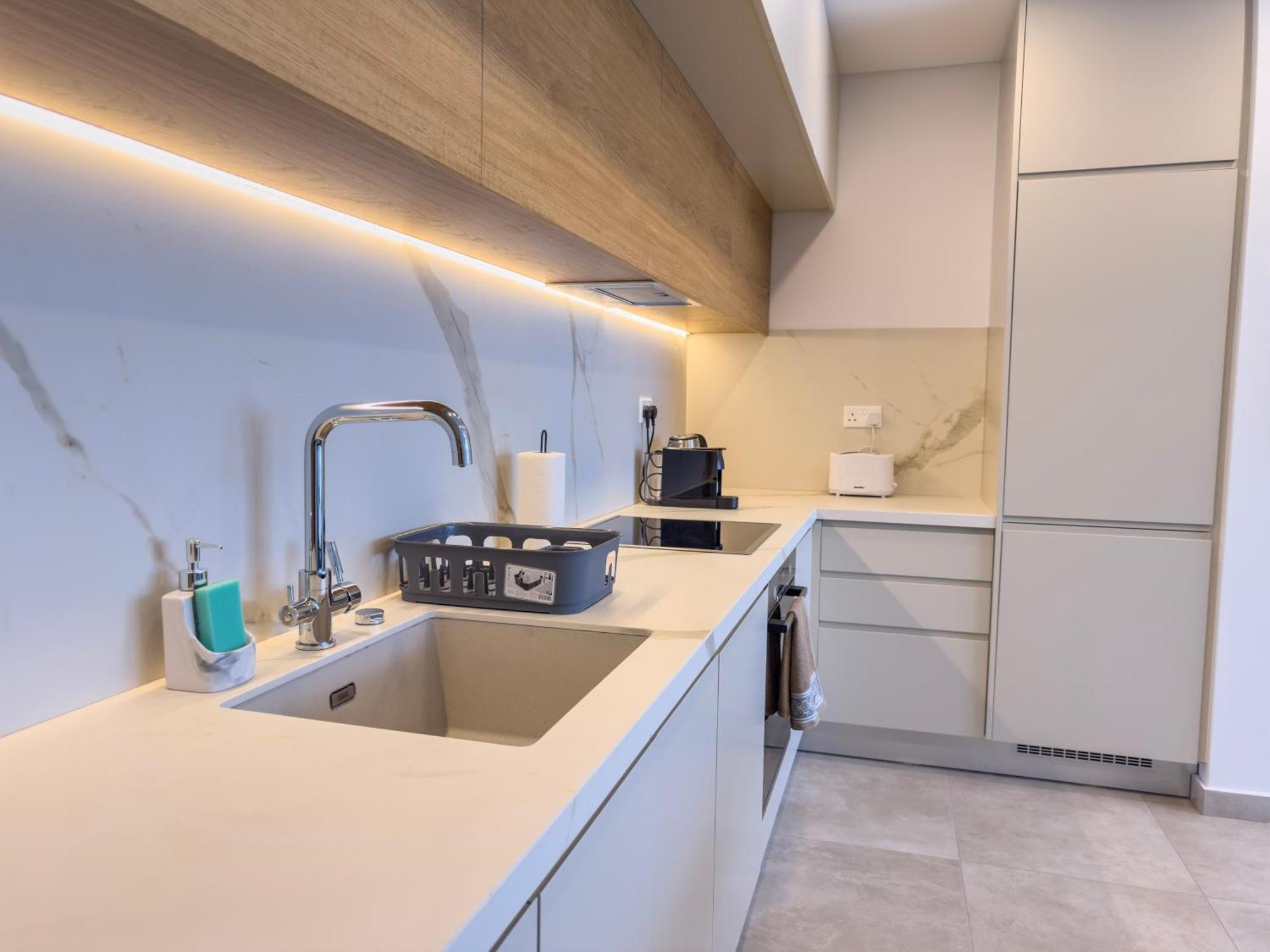 Malberry Park 204 - Modern 2 Bedroom With Pool, Gym, Jaccuzi Apartment